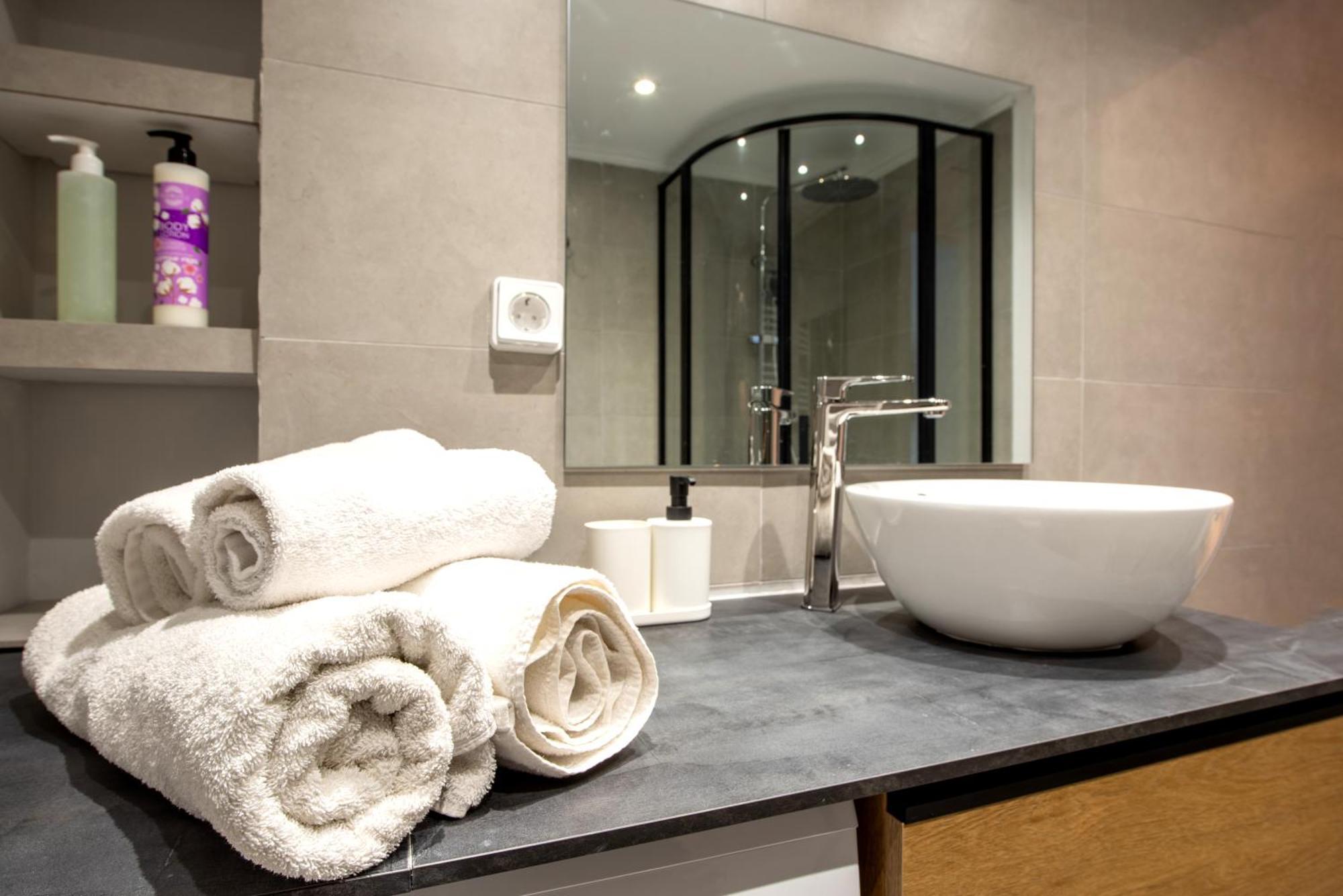 Spacious And Modern One Bedroom Apartment Athens Ngoại thất bức ảnh